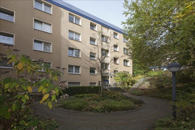 Zentral gelegen, modernisiertes Bad - Photo 3