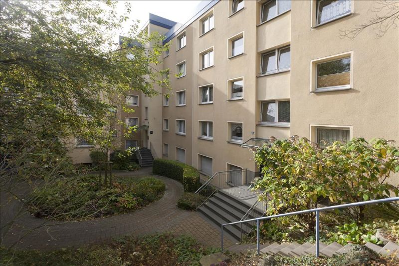 Zentral gelegen, modernisiertes Bad - Photo 2